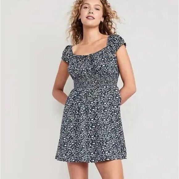 Old Navy Blue Floral Cap Sleeve Empire Waist Women’s Medium Milkmaid Cottagecore - Picture 1 of 7